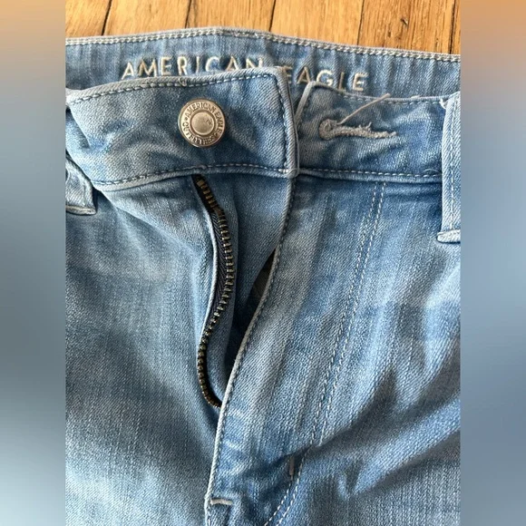 American Eagle Outfitters Light Blue Denim Jeans - Picture 3 of 9